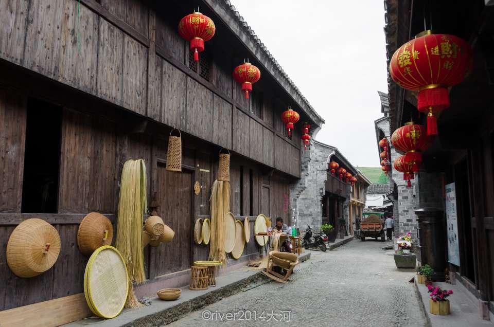 奔腾T90,23处模块化储物空间