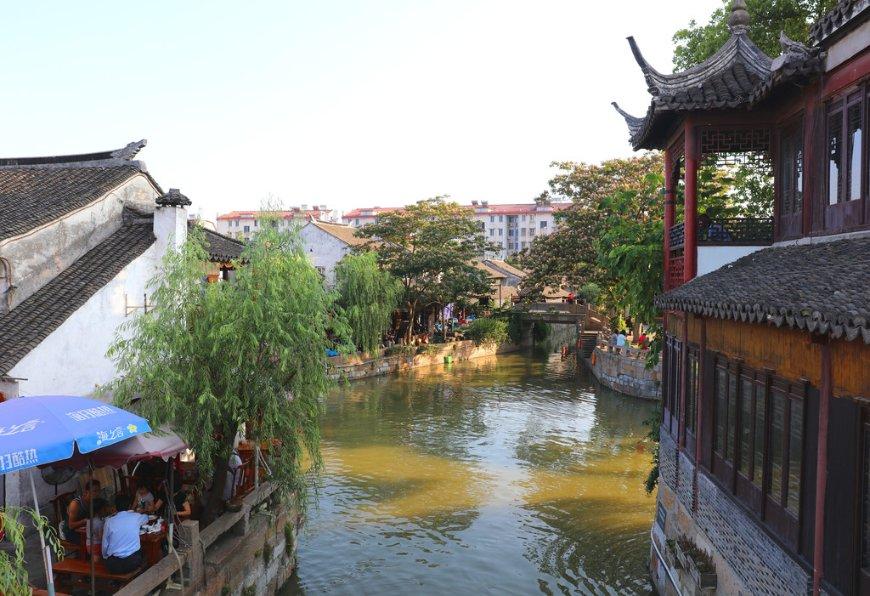 既能固定两块木板，又能旋转的五金。如图，求名称。游戏画面
